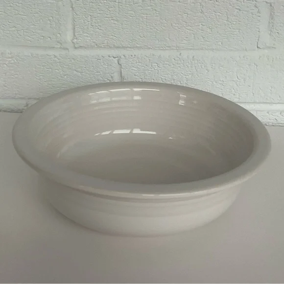 Fiesta Classic Rim 8 1/4” Contemporary White Serving Bowl Fiestaware - Picture 3 of 9